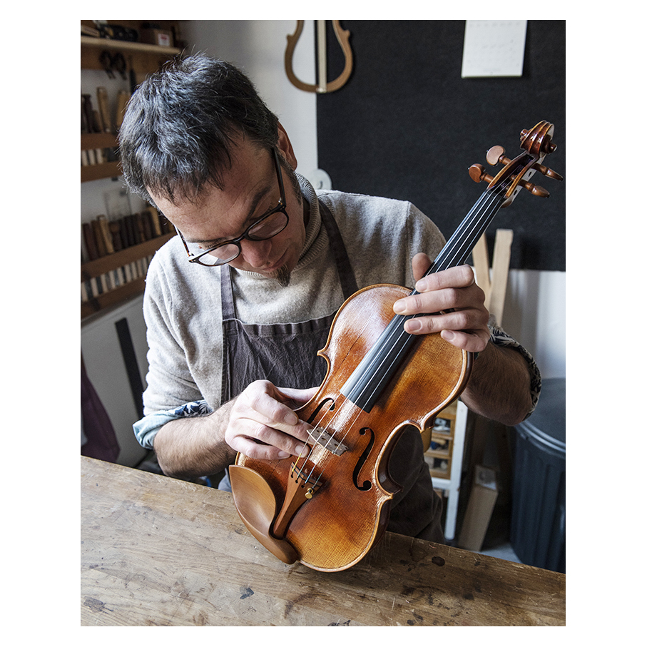 Amélioration violon - Observation et analyse au touché avant détablage d'un de mes violons