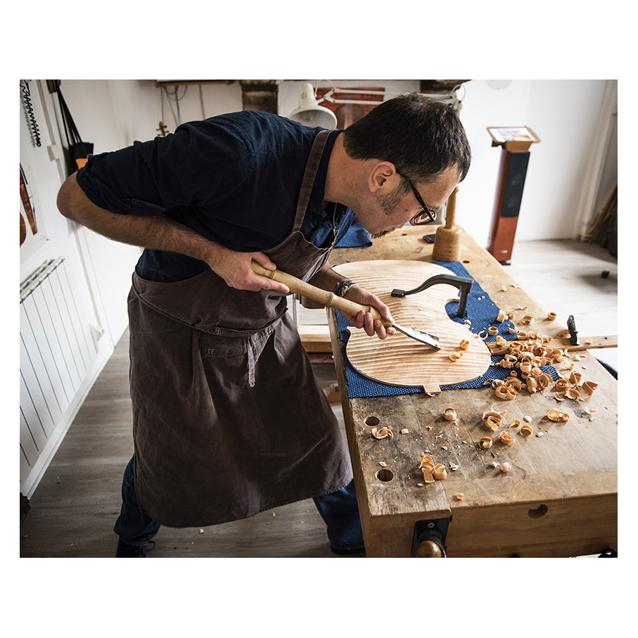 Making Moya's Cello - Rough arching with my gouge of a slab cut italian willow